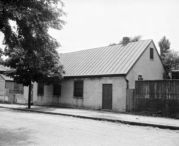 1017_POD_salarmyhall001